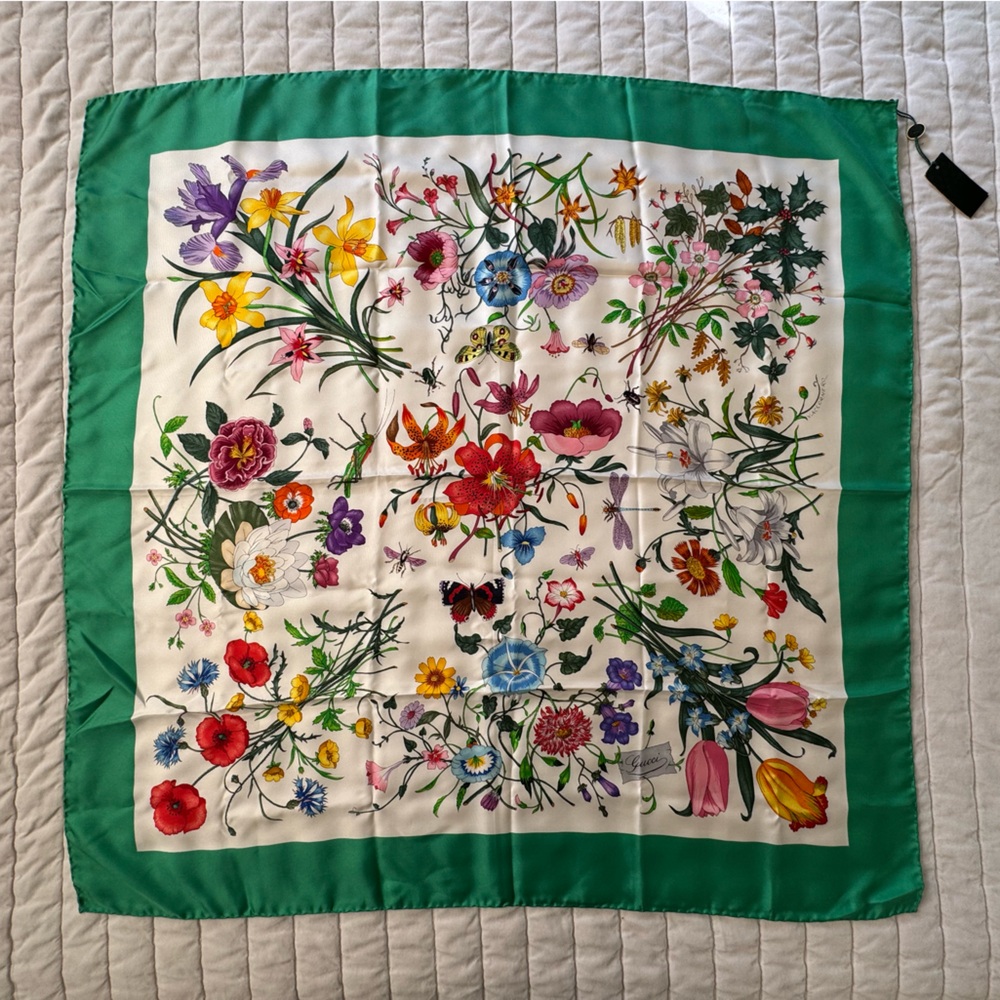 Vintage WITH TAGS: GUCCI Iconic "Flora" Silk Scarf with Green Border 💐